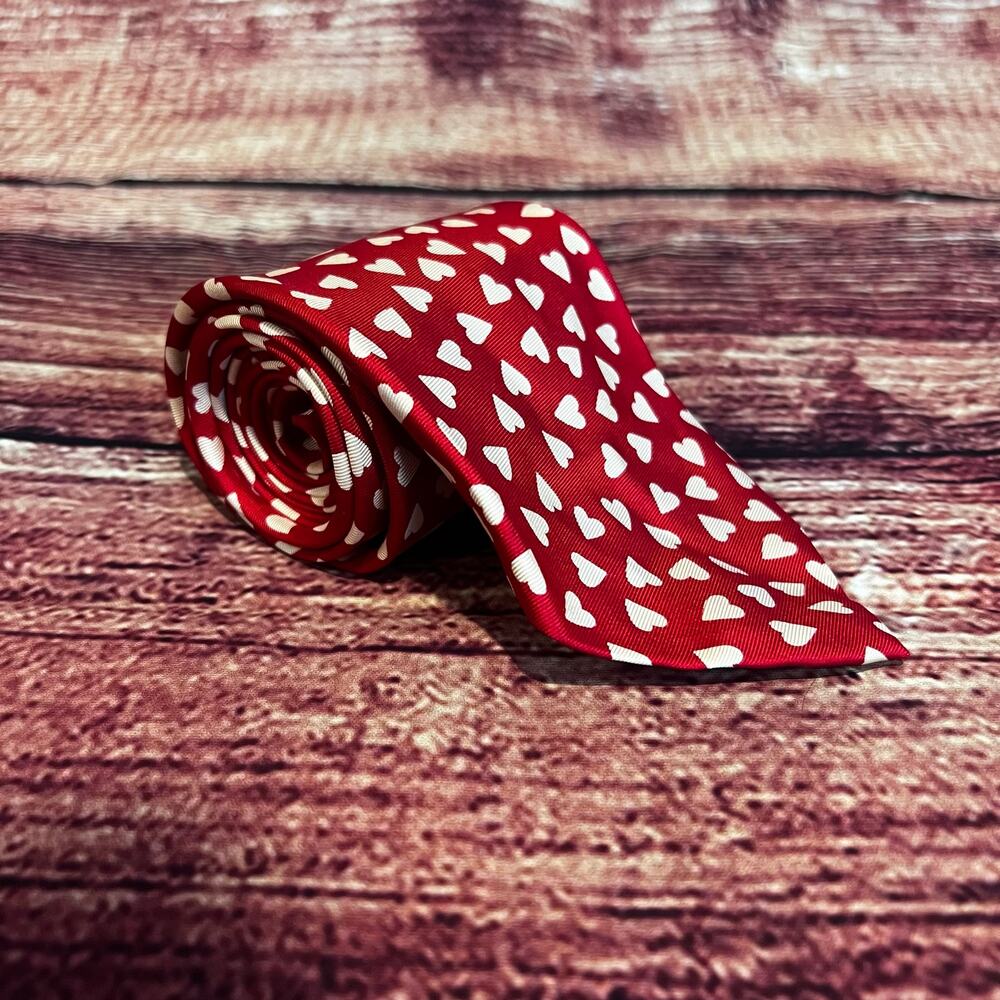 J Crew 100% Silk Skinny Tie 59x3.5 Hearts Red Cream Love Valentines Anniversary
